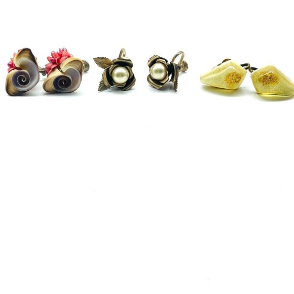 Screw Back Earrings Lot of 3 Gold Tone Shell Flowers Simulated Pearl Gold Dust